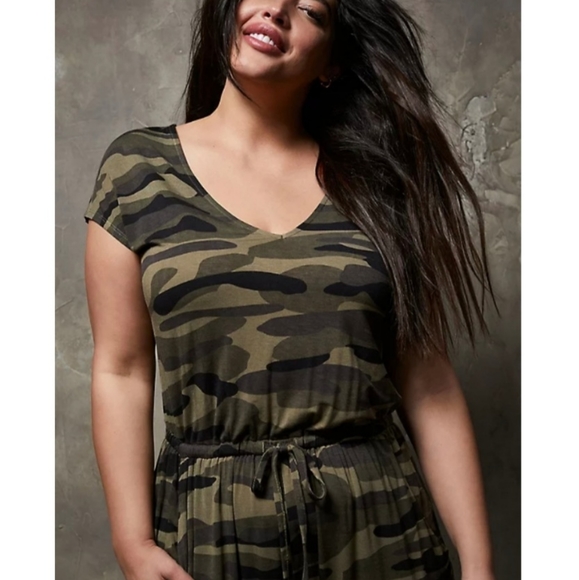 🆕️ Torrid Camo Jumpsuit Size 1 - Picture 2 of 5